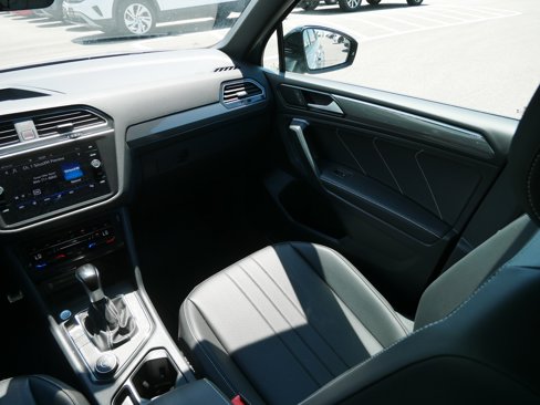 Certified 2024 Volkswagen Tiguan SE R-Line image 11