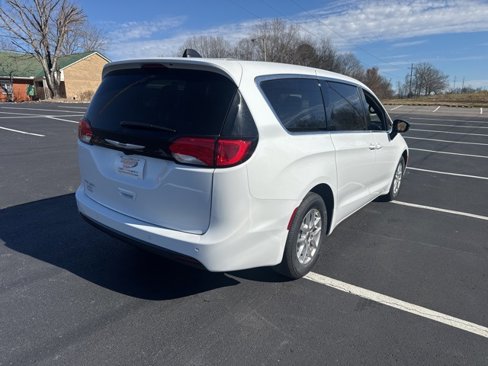 New 2025 Chrysler Voyager LX image 7