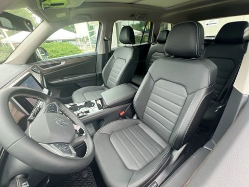 New 2025 Volkswagen Atlas SEL image 11