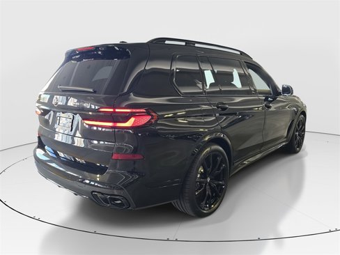 New 2026 BMW X7 M60i w/ Executive Package image 3