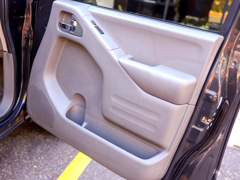 Used 2015 Nissan Frontier SV w/ SV Value Truck Package image 16