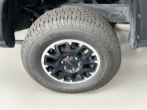 Used 2025 Toyota Tacoma TRD Off-Road image 11