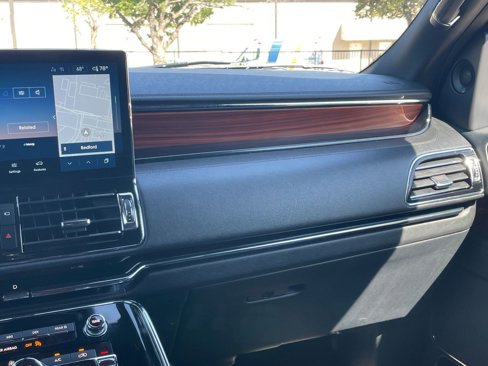 Used 2024 Lincoln Navigator Premiere image 35