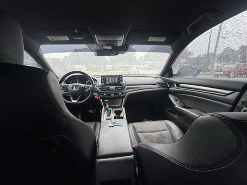 Used 2018 Honda Accord Sport image 10
