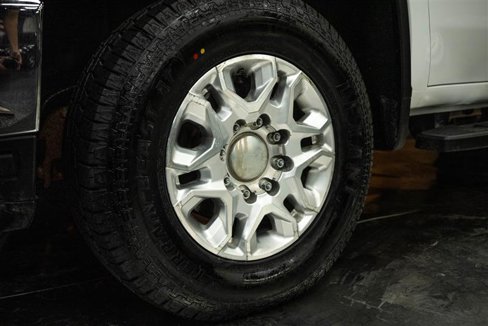 Used 2024 Chevrolet Silverado 2500 LT image 3