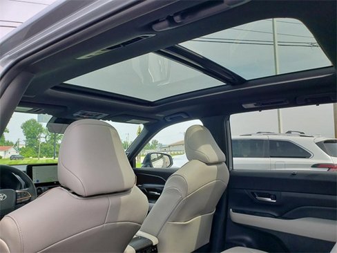 Used 2025 Toyota Grand Highlander AWD Hybrid image 23