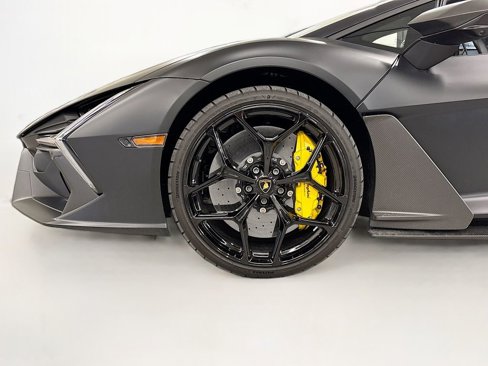 Used 2024 Lamborghini Revuelto image 32