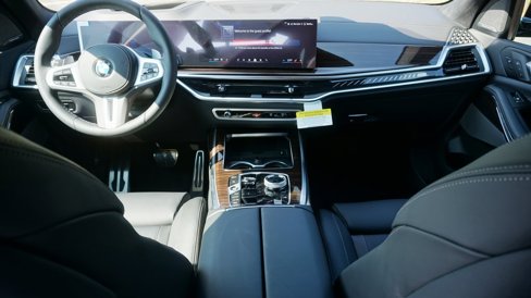 New 2026 BMW X7 M60i w/ Executive Package image 15