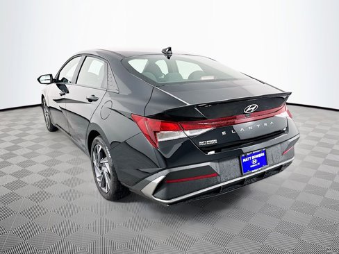 Certified 2025 Hyundai Elantra Sport image 7