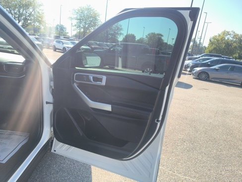 Used 2022 Ford Explorer XLT w/ Equipment Group 202A image 18