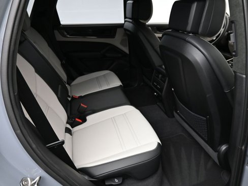 Certified 2025 Porsche Cayenne GTS image 10