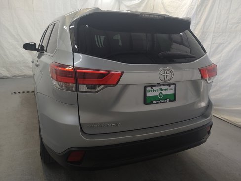 Used 2019 Toyota Highlander LE image 5