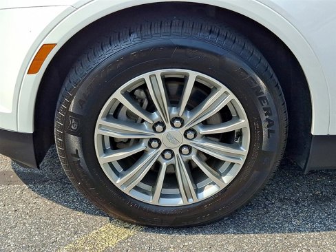 Used 2018 Cadillac XT5 Luxury w/ Driver Awareness Package image 11