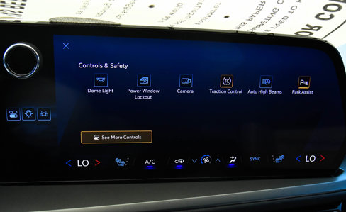 Used 2025 Chevrolet Traverse LT image 25