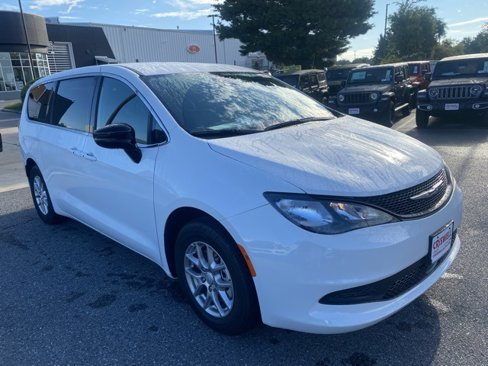New 2026 Chrysler Voyager LX image 2