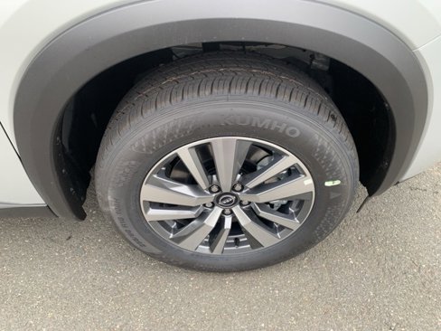 New 2025 Nissan Pathfinder SL image 9
