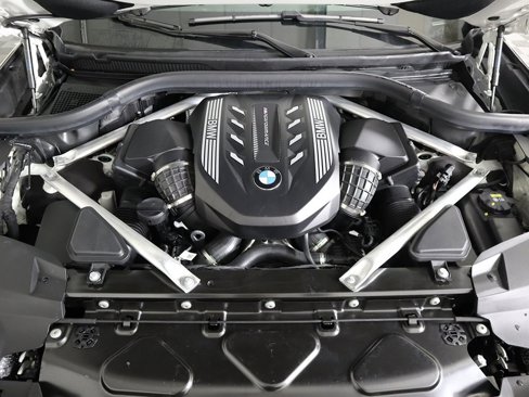 Used 2022 BMW X7 M50i image 28