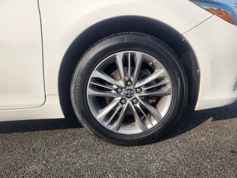 Used 2016 Toyota Camry LE image 11