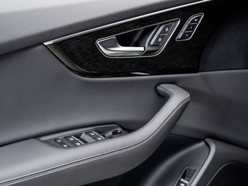 Certified 2025 Audi Q8 Premium Plus image 7