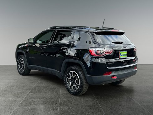 Used 2024 Jeep Compass Trailhawk image 5