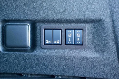 Used 2025 Chevrolet Suburban Z71 image 14