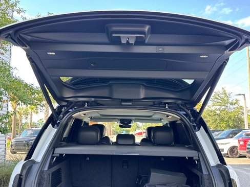 New 2025 Land Rover Range Rover SE image 12