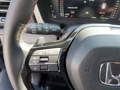 Certified 2025 Honda Pilot Black Edition image 18