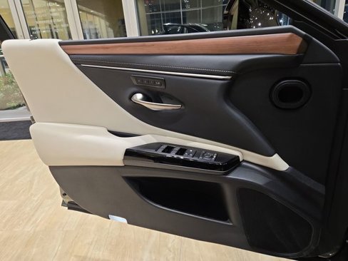 New 2025 Lexus ES 350 w/ Premium Package image 30