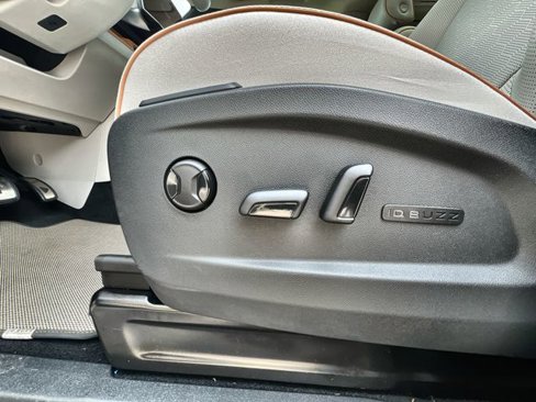 New 2025 Volkswagen ID. Buzz 1st Edition image 12