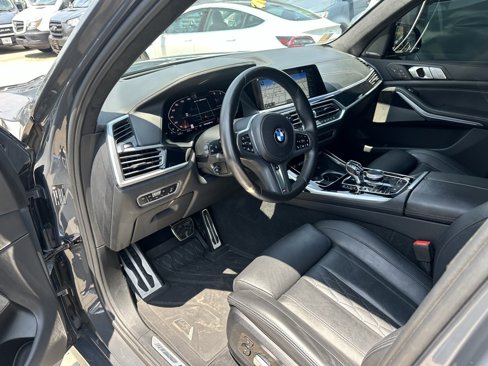 Used 2022 BMW X7 M50i image 11