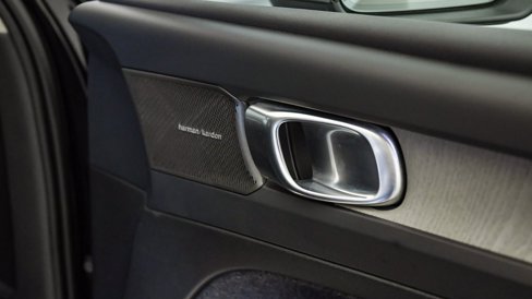 Certified 2025 Volvo XC40 B5 Plus w/ Climate Package image 17
