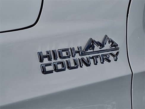 Used 2024 Chevrolet Suburban High Country w/ Premium Package 2 image 40