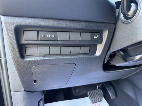New 2025 Mitsubishi Outlander SE image 15