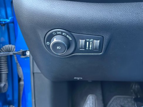 Used 2023 Jeep Compass Latitude w/ Sun and Sound Group image 16