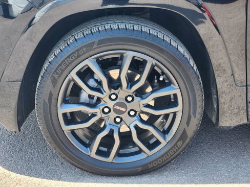 Used 2023 GMC Terrain Denali w/ Black Diamond Edition image 10