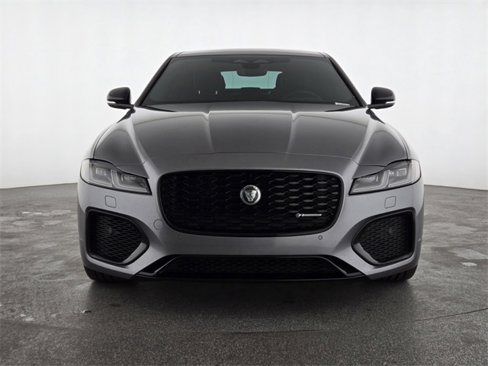 Certified 2024 Jaguar XF R-Dynamic SE image 8