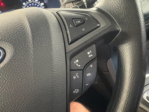 Used 2018 Ford Edge SE image 18