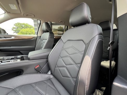 Used 2025 Volkswagen Atlas SE image 26