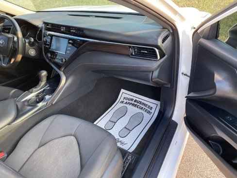 Used 2020 Toyota Camry LE image 5
