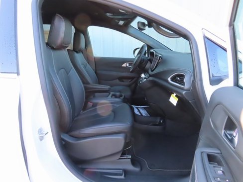 New 2026 Chrysler Pacifica Select image 22