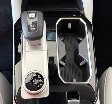 New 2025 Mitsubishi Outlander SE image 8