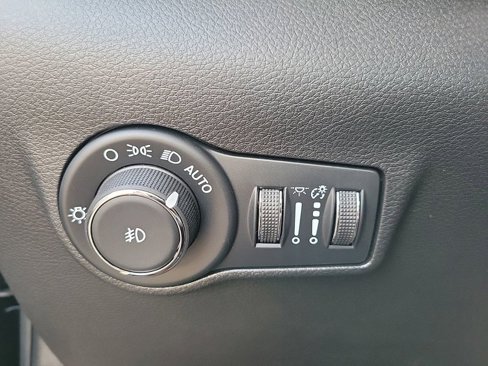 New 2025 Jeep Compass Latitude image 25