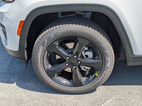 New 2025 Jeep Grand Cherokee Limited w/ Black Appearance Package image 6