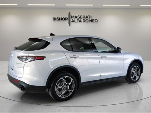 New 2025 Alfa Romeo Stelvio Sprint image 7