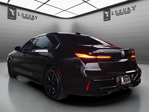 Used 2023 BMW 760i xDrive image 7