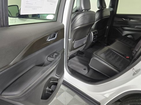 Used 2023 Jeep Grand Cherokee Altitude image 36