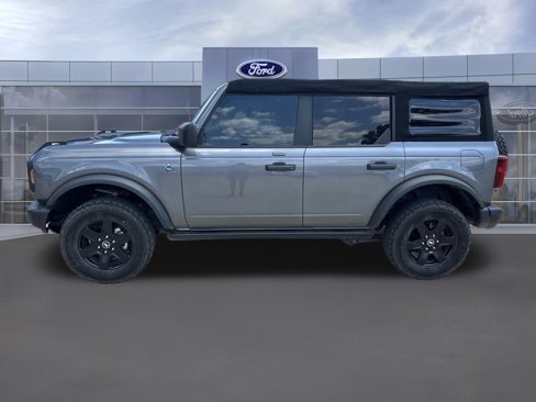 Used 2022 Ford Bronco Black Diamond image 2