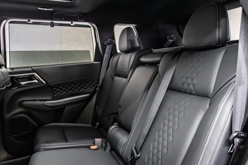 New 2025 Mitsubishi Outlander SEL Black Edition image 15