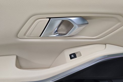 Certified 2025 BMW 330i xDrive Sedan w/ Convenience Package image 13