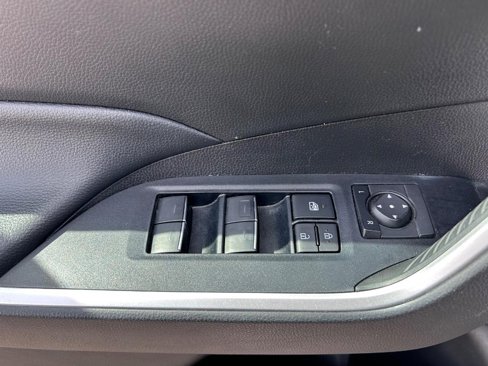Used 2022 Toyota RAV4 XLE image 16
